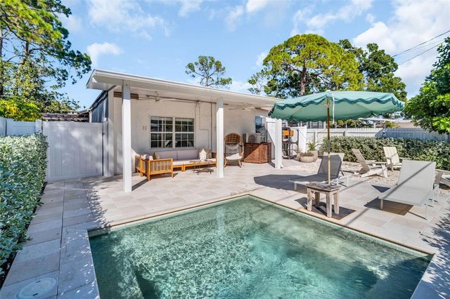 218 49TH AVENUE N, St Petersburg, FL 33703