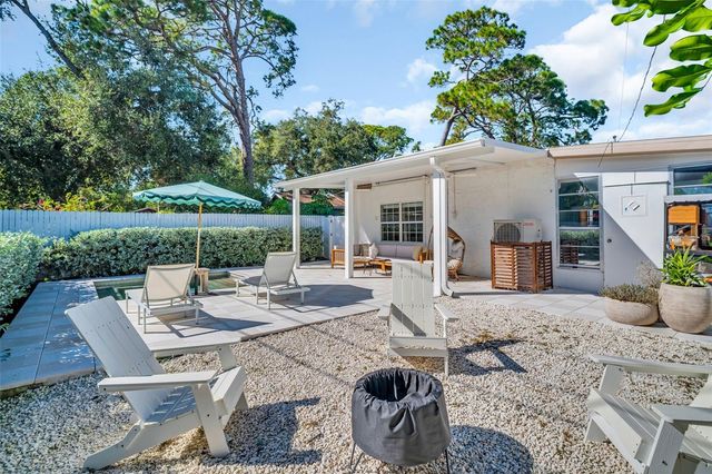 218 49TH AVENUE N, St Petersburg, FL 33703