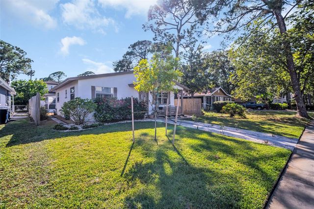 218 49TH AVENUE N, St Petersburg, FL 33703