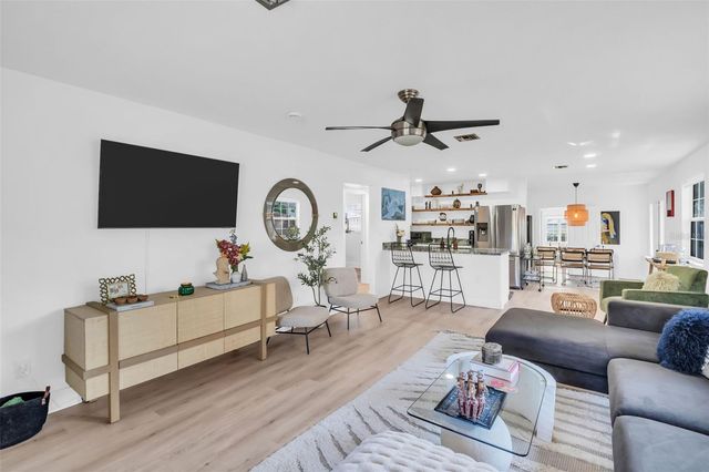 218 49TH AVENUE N, St Petersburg, FL 33703