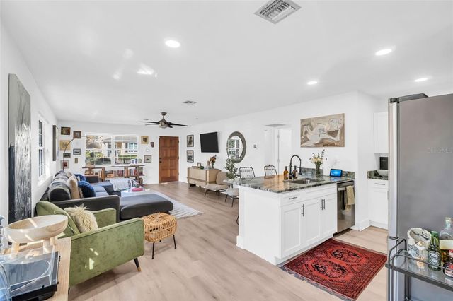 218 49TH AVENUE N, St Petersburg, FL 33703