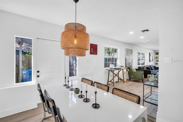 218 49TH AVENUE N, St Petersburg, FL 33703