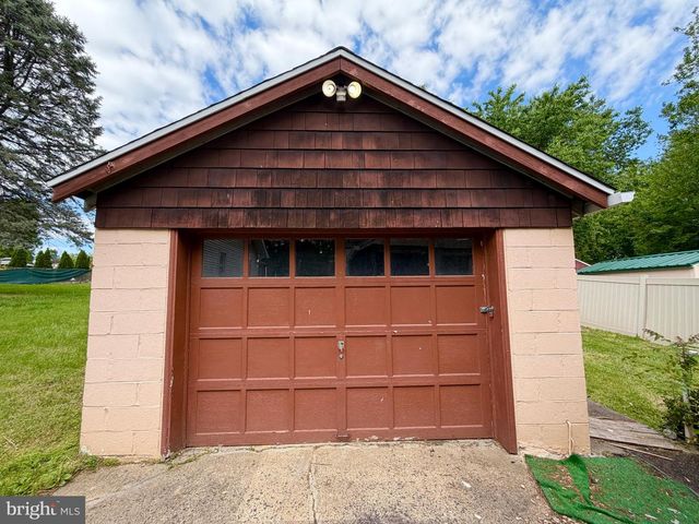 1404 ELMWOOD AVE, Sharon Hill, PA 19079