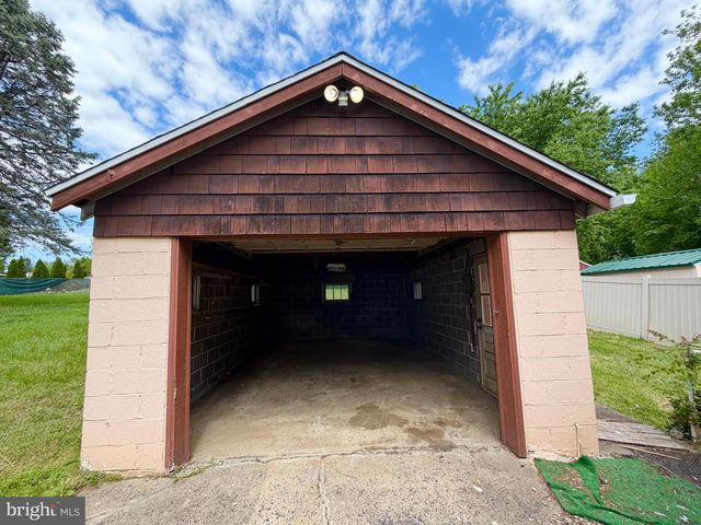 1404 ELMWOOD AVE, Sharon Hill, PA 19079
