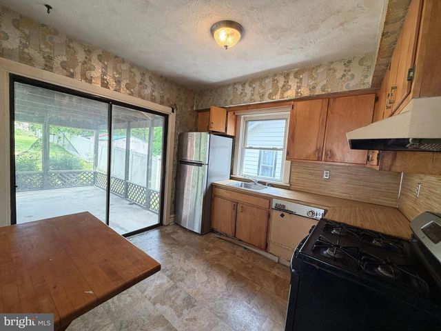 1404 ELMWOOD AVE, Sharon Hill, PA 19079