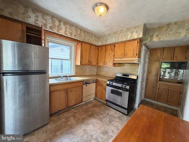 1404 ELMWOOD AVE, Sharon Hill, PA 19079