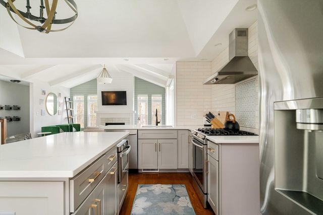 3 Sumpter Rd, Burlington, MA 01803