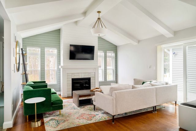 3 Sumpter Rd, Burlington, MA 01803
