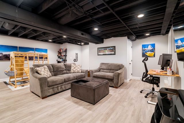 3 Sumpter Rd, Burlington, MA 01803