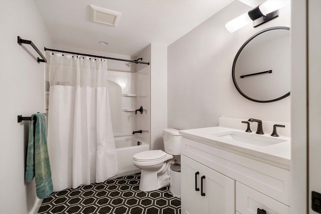 3 Sumpter Rd, Burlington, MA 01803