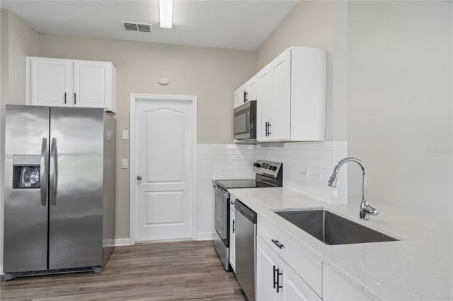 1409 KELLOGG DRIVE, Tavares, FL 32778