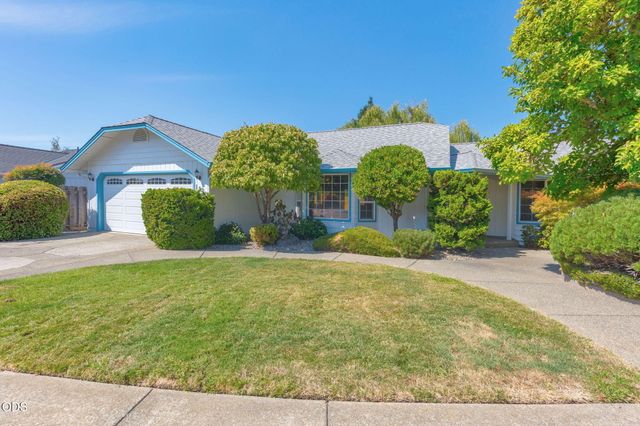 100 SE Liberty Drive, Grants Pass, OR 97527