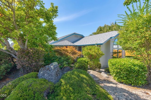100 SE Liberty Drive, Grants Pass, OR 97527