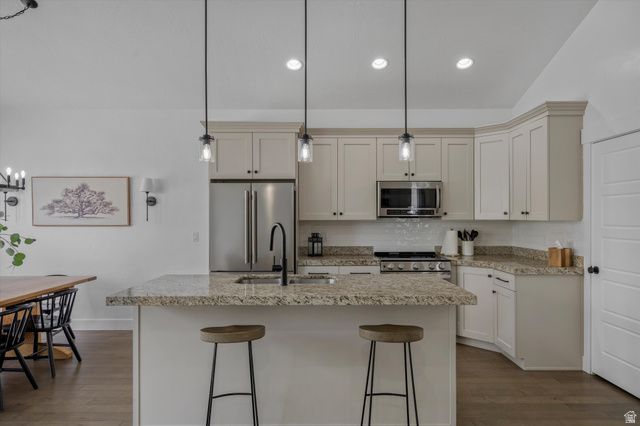 542 E PETERSEN PKWY, South Weber, UT 84405