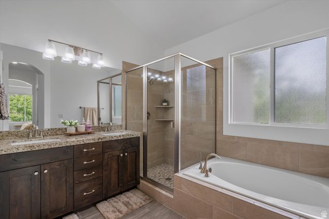 542 E PETERSEN PKWY, South Weber, UT 84405