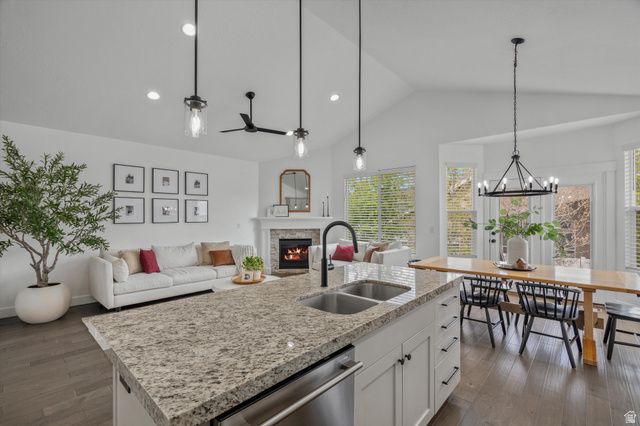542 E PETERSEN PKWY, South Weber, UT 84405