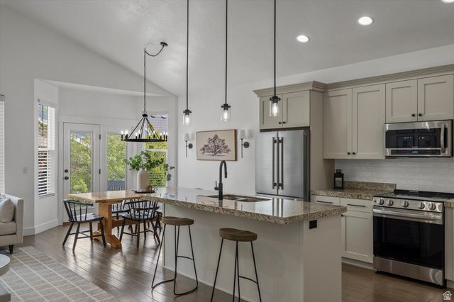 542 E PETERSEN PKWY, South Weber, UT 84405