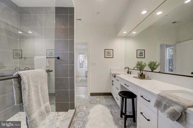 4244 ALTON PL NW, Washington, DC 20016