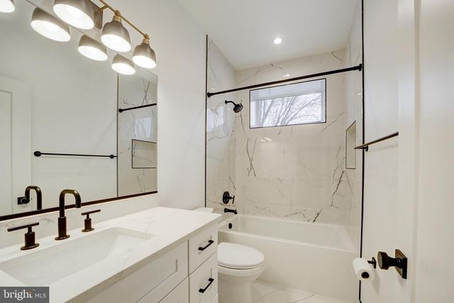 4244 ALTON PL NW, Washington, DC 20016