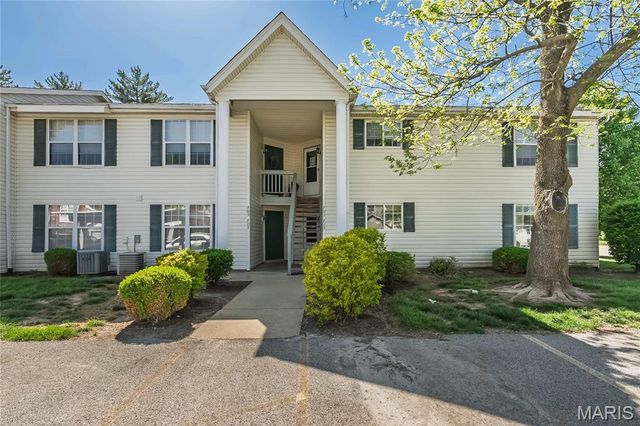 703 Sugar Glen Drive 4, St Peters, MO 63376