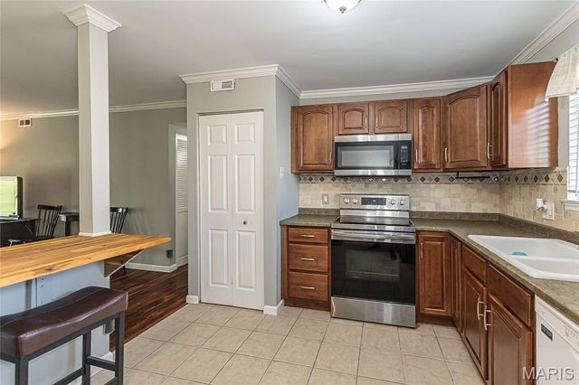 703 Sugar Glen Drive 4, St Peters, MO 63376