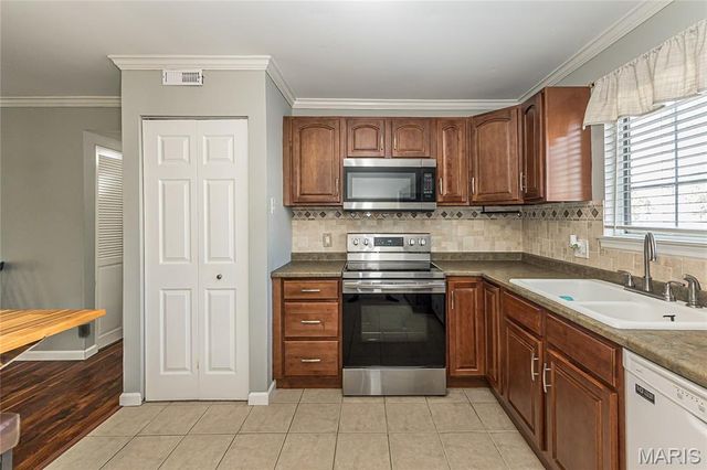 703 Sugar Glen Drive 4, St Peters, MO 63376