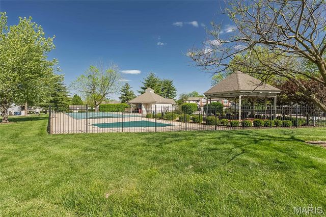 703 Sugar Glen Drive 4, St Peters, MO 63376