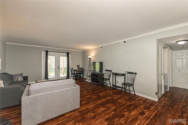 703 Sugar Glen Drive 4, St Peters, MO 63376
