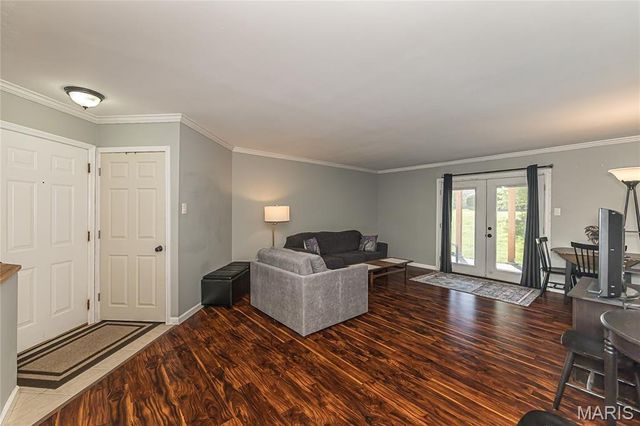 703 Sugar Glen Drive 4, St Peters, MO 63376