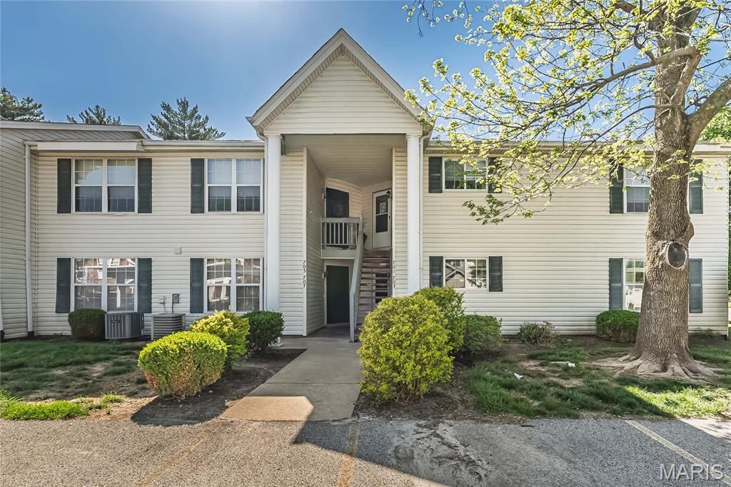 703 Sugar Glen Drive 4, St Peters, MO 63376