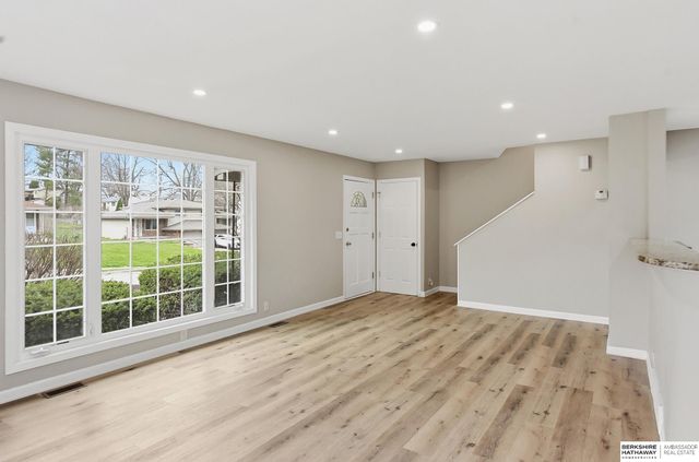 3005 N 95th Street, Omaha, NE 68134