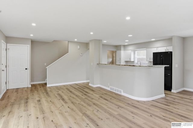 3005 N 95th Street, Omaha, NE 68134