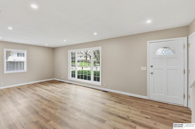 3005 N 95th Street, Omaha, NE 68134