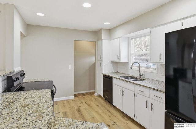 3005 N 95th Street, Omaha, NE 68134