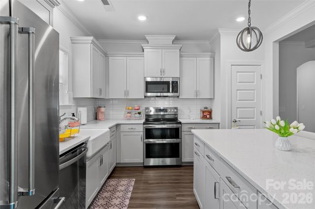 1057 Woodview Ridge Trail, Lewisville, NC 27023