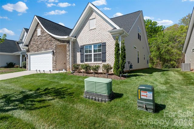 1057 Woodview Ridge Trail, Lewisville, NC 27023