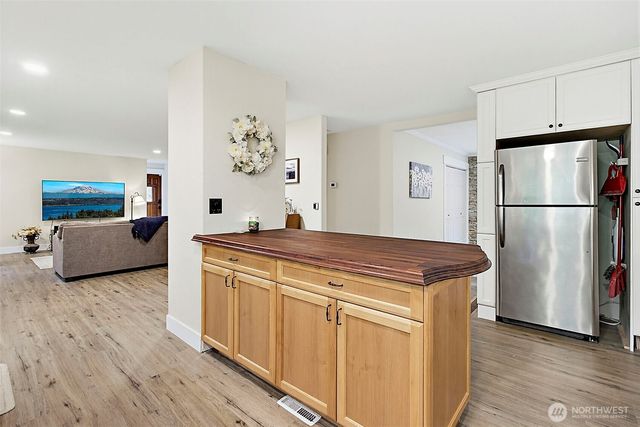 16624 SE 240th Street, Kent, WA 98042