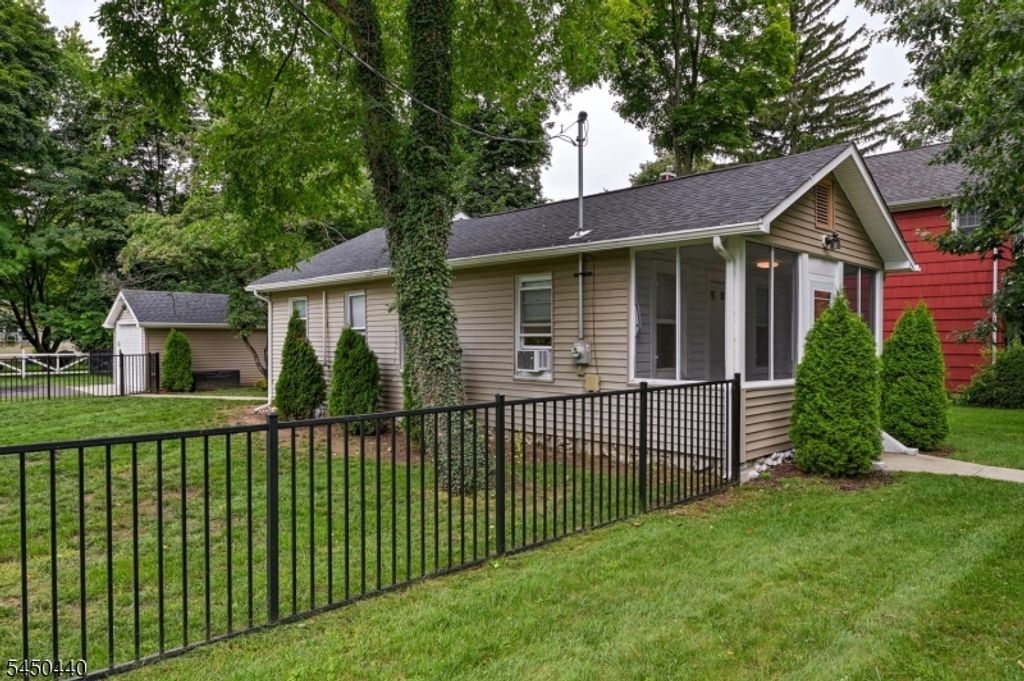 87 Doty Rd, Oakland Boro, NJ 07436