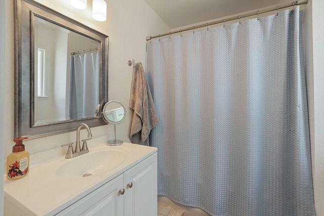 1208 Guiseppe Ln, Modesto, CA 95355