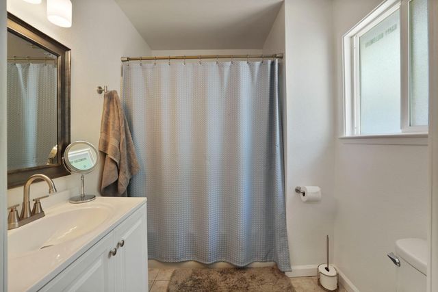 1208 Guiseppe Ln, Modesto, CA 95355