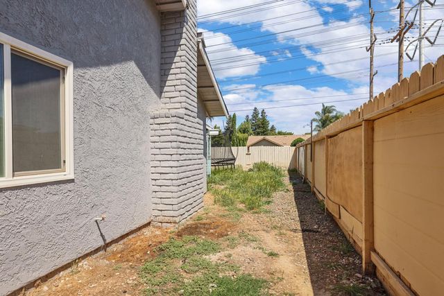 1208 Guiseppe Ln, Modesto, CA 95355