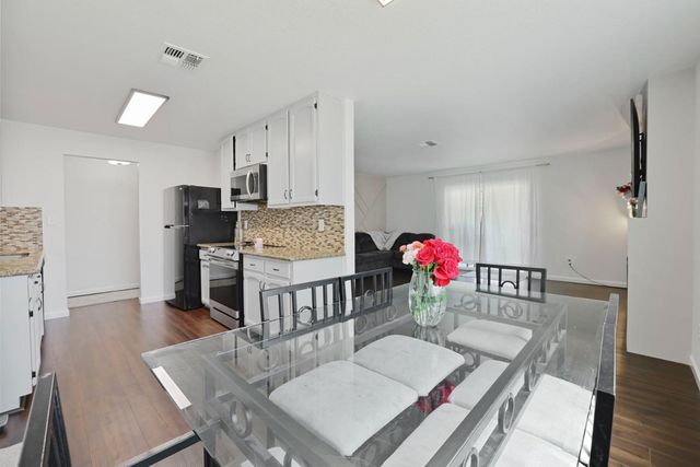 1208 Guiseppe Ln, Modesto, CA 95355