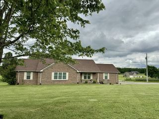 1698 Porter Rd, Burns, TN 37029