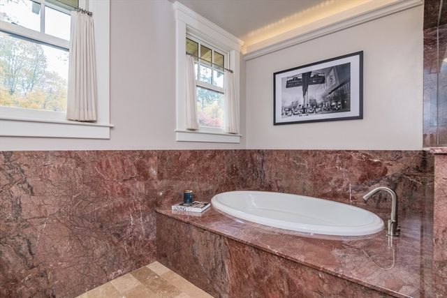 9 Harkness Rd, Pelham, MA 01002