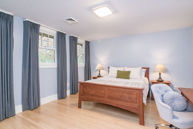 9 Harkness Rd, Pelham, MA 01002