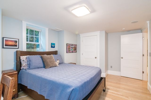 9 Harkness Rd, Pelham, MA 01002