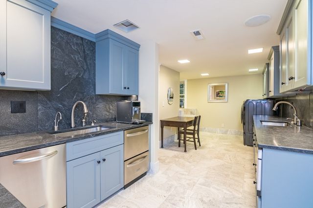 9 Harkness Rd, Pelham, MA 01002