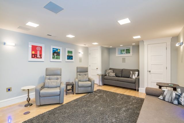 9 Harkness Rd, Pelham, MA 01002