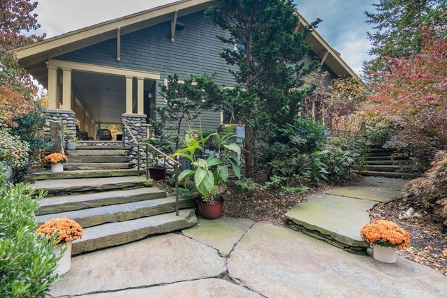 9 Harkness Rd, Pelham, MA 01002