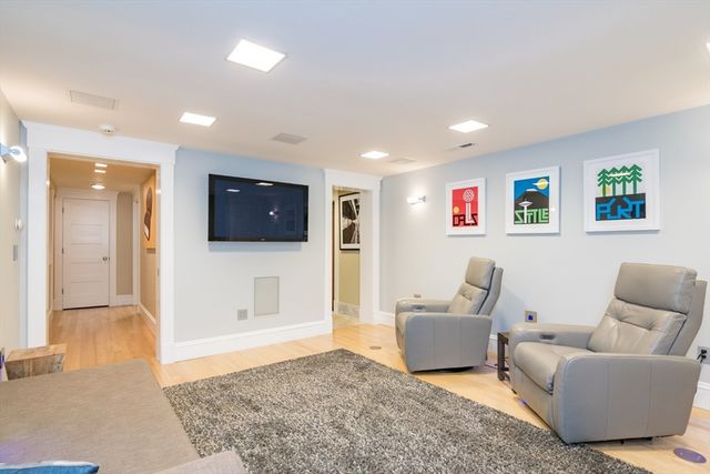 9 Harkness Rd, Pelham, MA 01002